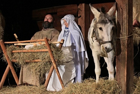Các nghệ sĩ Cộng hòa Czech tái hiện cảnh Chúa chào đời tại Roznov, Moravia.