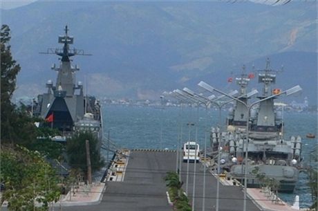 Bí mật về căn cứ của "sát thủ Biển Đông" Kilo Hà Nội - 1 Một góc quân cảng Cam Ranh.