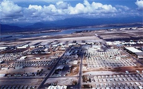 Bí mật về căn cứ của "sát thủ Biển Đông" Kilo Hà Nội - 2 Ảnh tư liệu về quân cảng Cam Ranh.