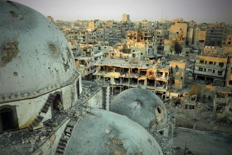 Thế giới năm 2013 qua ảnh (2) - 6 Nhà thờ Khaled bin Walid bị hư hại do bạo lực tại thành phố Homs, Syria.