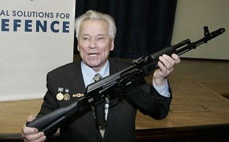 Cuộc đời huyền thoại thiết kế súng AK-47 - 6 Các chuyên gia Nga và thế giới đều công nhận AK-47 là vũ khí xuất sắc nhất của thế kỷ 20.