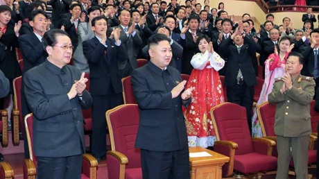 Jang Song-thaek: Hành trình từ người chú quyền lực tới "kẻ cặn bã" - 2 Ông Jang từng thường xuyên xuất hiện trước công chúng cùng người cháu Kim Jong-un.