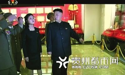 Ông Kim Jong-un liên tục thị sát quân đội sau vụ xử tử chú - 2 Bà Ri Sol-ju xuất hiện bên chồng.