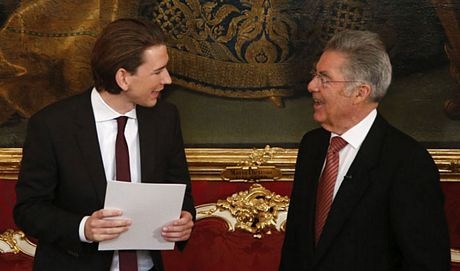 Tân Ngoại trưởng Áo điển trai, ưa nhìn với mái tóc nâu chải ngược ra phía sau.