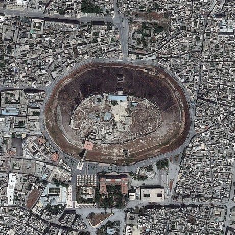 Ảnh trái đất chụp từ vệ tinh đẹp nhất năm 2013 - 15 Khu thành lũy cổ tại Aleppo, Syria.