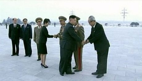 Đệ nhất phu nhân Triều Tiên tay trong tay bên ông Kim Jong-un - 1 An Bình