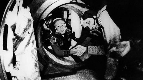 Những cái bắt tay đi vào lịch sử thế giới