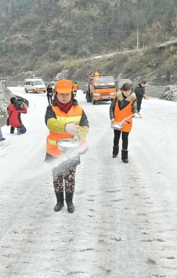 Phải làm gì khi tuyết rơi dày?