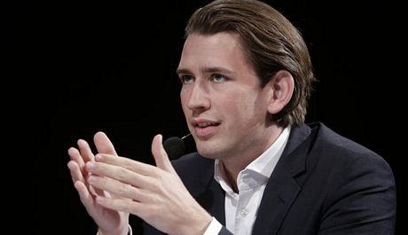 Tân Ngoại trưởng Áo điển trai, ưa nhìn với mái tóc nâu chải ngược ra phía sau.