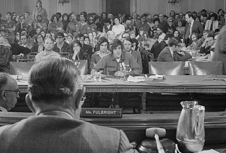 Ngoại trưởng Mỹ John Kerry và Việt Nam - 6 Đông đảo mọi người lắng nghe John Kerry khi ông phát biểu trước Ủy ban đối ngoại thượng viện.