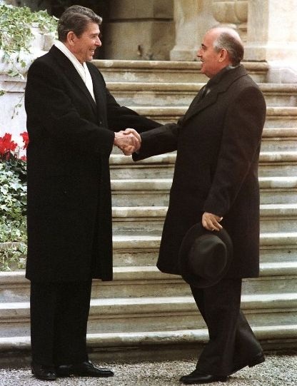 Những cái bắt tay đi vào lịch sử thế giới