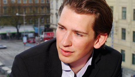 Kurz đã tích cực tham gia các hoạt động xã hội kể từ khi mới 10 tuổi.