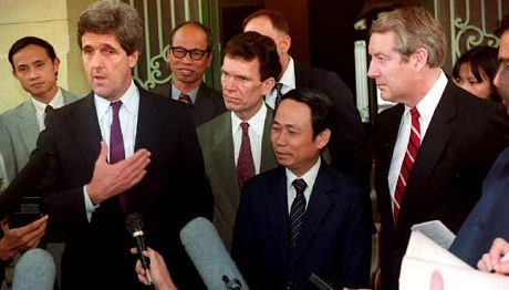 Ngoại trưởng Mỹ John Kerry và Việt Nam - 10 Đông đảo mọi người lắng nghe John Kerry khi ông phát biểu trước Ủy ban đối ngoại thượng viện.