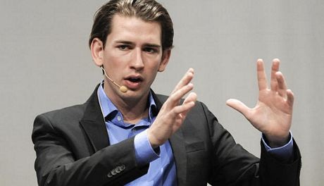 Tân Ngoại trưởng Áo điển trai, ưa nhìn với mái tóc nâu chải ngược ra phía sau.