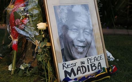 Thế giới tưởng niệm huyền thoại Nelson Mandela