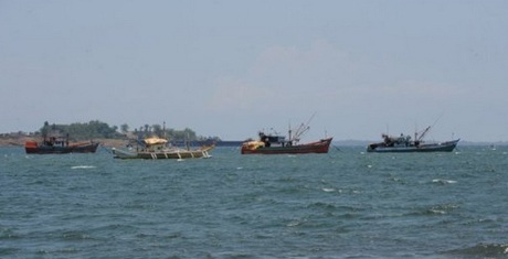 Philippines "tố" Trung Quốc muốn chiếm Biển Đông bằng luật đánh cá - 1 Philippines tố Trung Quốc muốn chiếm Biển Đông bằng luật đánh cá