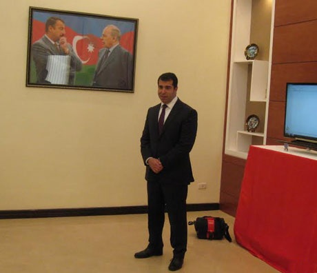 Đại sứ Azerbaijan Anar Imanov phát biểu tại buổi lễ.