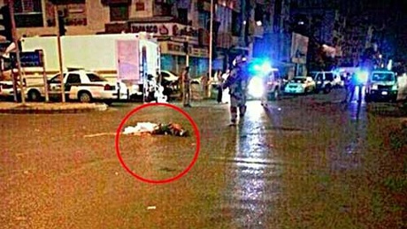 Phần thi thể người rơi xuống đường phố ở Jeddah.
