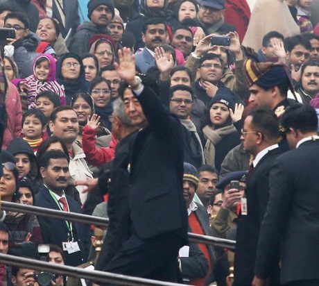 Thủ tướng Abe tham dự lễ kỷ niệm Ngày Cộng hòa của Ấn Độ tại New Delhi hôm 26/1.