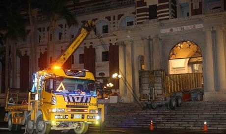 Chiếc xe tải đã bị kéo đi khỏi hiện trường.