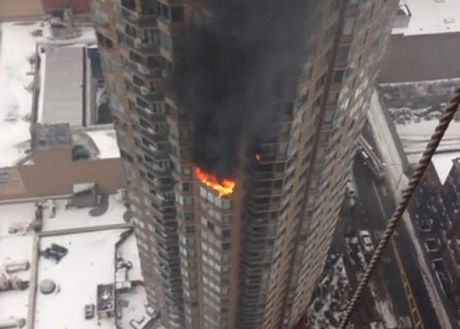 Ngọn lửa được khống chế ngay trước lúc 1 giờ chiều cùng ngày.