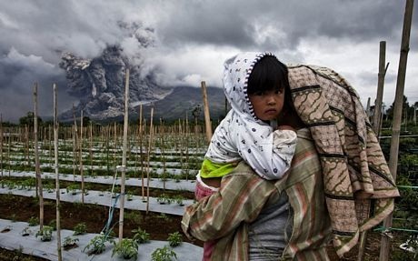 "Cơn thịnh nộ" của núi lửa Sinabung - 15 Sinabung là một trong những núi lửa hoạt động tích cực nhất tại Indonesia.