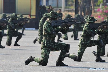 Quân đội Thái Lan diễu binh lớn bất chấp làn sóng biểu tình - 8 Các máy bay trực thăng bay qua khu vực diễu binh.