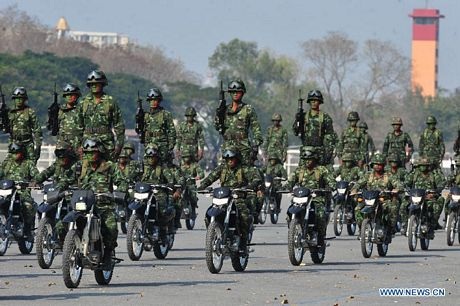 Quân đội Thái Lan diễu binh lớn bất chấp làn sóng biểu tình - 9 Các máy bay trực thăng bay qua khu vực diễu binh.