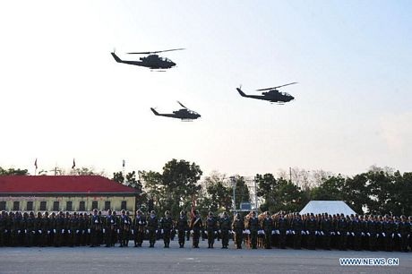 Quân đội Thái Lan diễu binh lớn bất chấp làn sóng biểu tình - 6 Các máy bay trực thăng bay qua khu vực diễu binh.