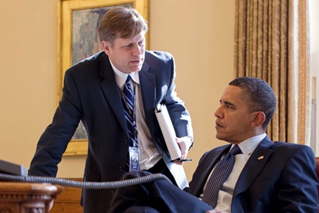“Kiến trúc sư” của chính sách tái khởi động quan hệ Mỹ-Nga từ chức - 1 Ông McFaul và Tổng thống Obama trong một bức ảnh chụp tại Nhà Trắng hồi năm 2010.