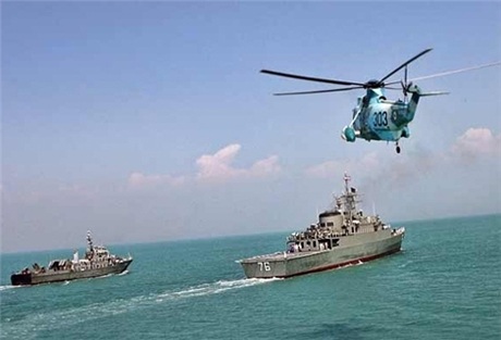 Trực thăng và các tàu chiến của Iran. (Ảnh minh họa)