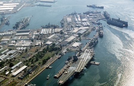 Trung Quốc: Mỹ tái thiết lập sự hiện diện quân sự thường trực tại Philippines - 1 Tàu sân bay Mỹ tịa Vịnh Subic.