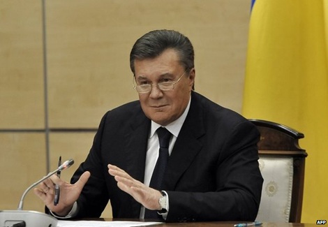 Chân dung vị tổng thống 2 lần bị phế truất của Ukraine - 1 Ông Yanukovych phát biểu trong một cuộc họp báo ở Nga ngày 28/2.