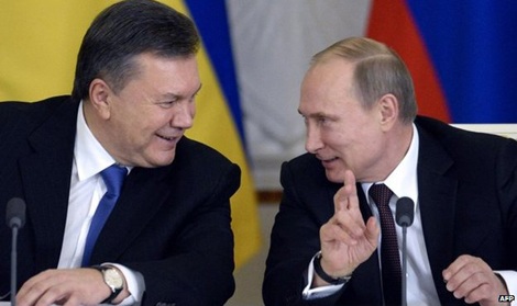 Chân dung vị tổng thống 2 lần bị phế truất của Ukraine - 5 Ông Yanukovych và Tổng thống Nga Vladimir Putin.