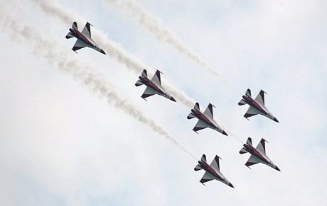 Máy bay "làm xiếc" tại triển lãm hàng không lớn nhất châu Á - 1 Máy bay làm xiếc tại triển lãm hàng không lớn nhất châu Á