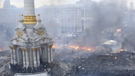 Giờ đây, quảng trường trở nên hoang tàn.