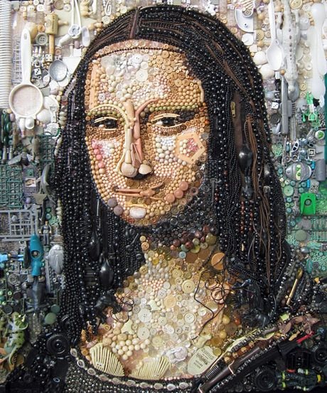 Bức họa Nàng Mona Lisa được nghệ sĩ người Anh Brit Jane, 55 tuổi, tạo nên từ hàng trăm đồ vật cũ.