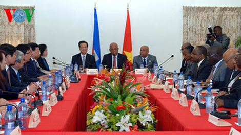 Thủ tướng hội đàm với lãnh đạo Cộng hòa Haiti - 2 Thủ tướng Nguyễn Tấn Dũng hội kiến Tổng thống Haiti