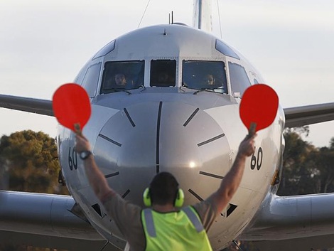 Mỹ triển khai thiết bị dò hộp đen tìm máy bay Malaysia - 1 Máy bay P-3C Orion của Nhật trợ giúp tìm kiếm MH370.