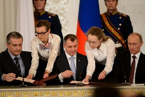 Lễ ký kết diễn ra trước sự chứng kiến của hai viện quốc hội Nga.