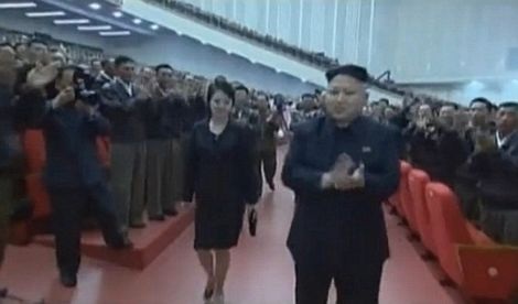 Ông Kim Jong-un và phu nhân tham dự buổi hòa nhạc.