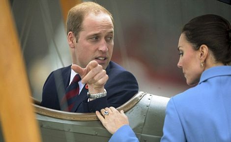 Hoàng tử Anh lên buồng lái máy bay chiến đấu - 8 Hoàng tử William và Công nương Catherine đang có chuyến thăm New Zealand
và Úc kéo dài 19 ngày.