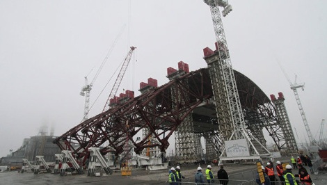 Lá chắn "quả bom nổ chậm Chernobyl" đang bị đe dọa - 1 Lá chắn hạt nhân ngăn phóng xạ rò rỉ tại Chernobyl