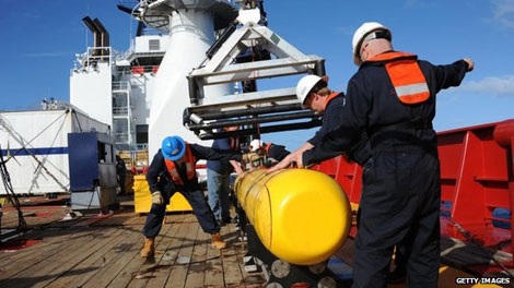 Úc triển khai thiết bị lặn đặc biệt tìm MH370 - 1 Tàu ngầm mini không người lái Bluefin 21.