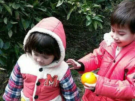Tìm thấy thi thể con trai cô dâu người Việt trên phà Sewol - 1 Bé trai Kwon Hyuk-kyu và em gái Kwon Ji-Yeon. (Ảnh do gia đình chị Phan Ngọc Thanh cung cấp)