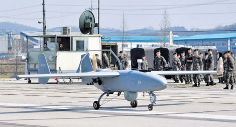 Máy bay do thám Hàn Quốc đâm vào núi - 1 Chiếc RQ-101 Songgolmae.