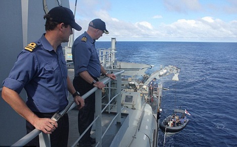 MH370 "bay giống máy bay chiến đấu" để tránh radar - 1 Đội cứu hộ tìm kiếm MH370 ở Ấn Độ Dương.