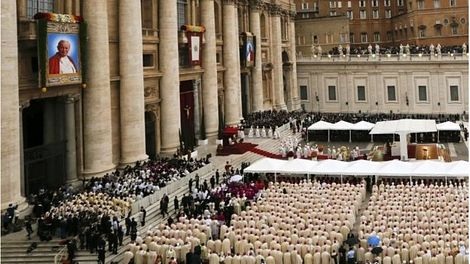 Ước tính 800.000 người đã theo dõi trực tiếp buổi lễ.