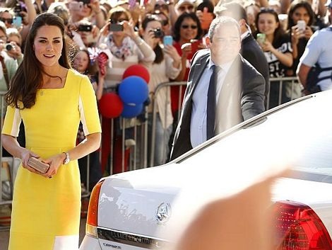 Công nương Anh nổi bật trong chiếc váy màu vàng thanh lịch.