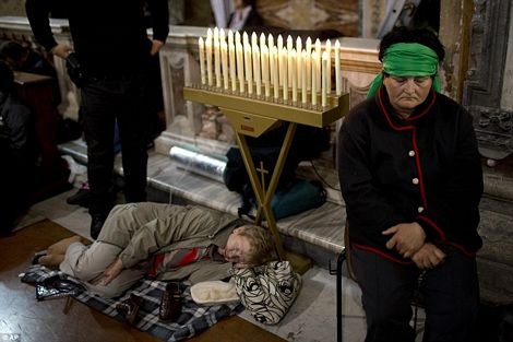 Nhiều người phải ngủ đêm vào tối qua để chờ xem sự kiện.